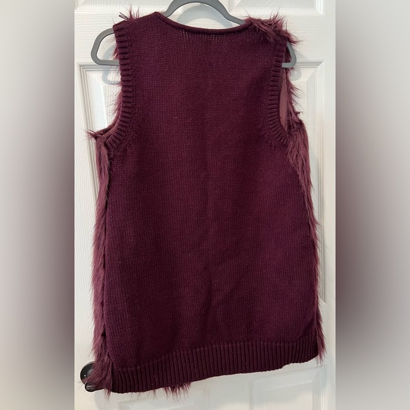 NWT Cotton On Women M/L Long Line Wine Color Sweater Vest Knit/Faux Fur Pockets - Picture 2 of 16